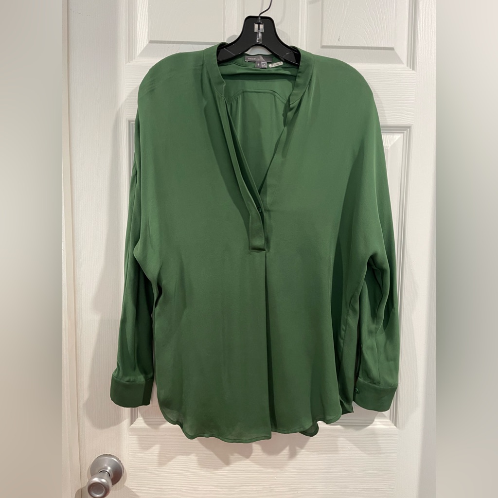 Vince. Green Blouse. 100% Silk. Size Small